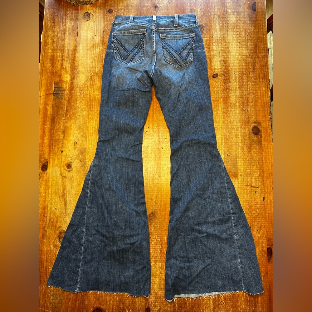 New without tags! Women's Ariat Flared Jeans - Picture 2 of 4